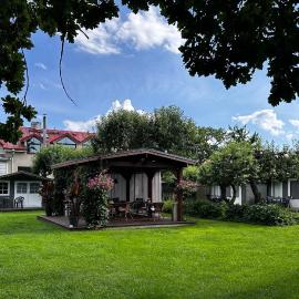 Hede suvemajad/summer houses, hotel en Pärnu