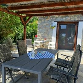 Avra House in Argalasti, hotel u gradu Argalasti