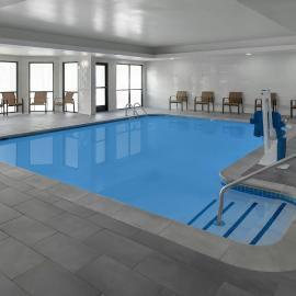 Courtyard by Marriott Flint Grand Blanc، فندق في فلينت
