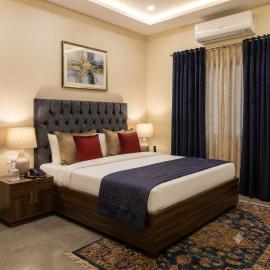 Hotel Grand Heaven, מלון בTājganj