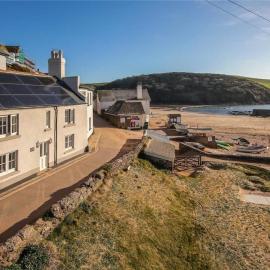 Lovely Beach front cottage, Hope Cove, South Devon