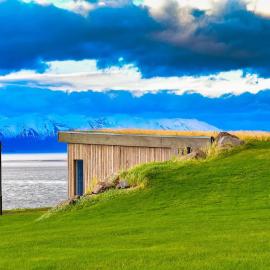 Súlur Nollur - Architect-Designed House with Fjord View and Hot Tub, готель у місті Акурейрі
