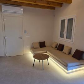 Sun & Stones Suite, hotel in Agrari