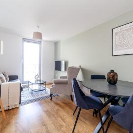 Spacious 2 Bed Apartment in Stratford