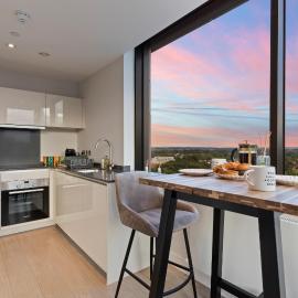 Stunning Apartment Sleeps 4 High Floor, hotel u gradu 'Sunbury'