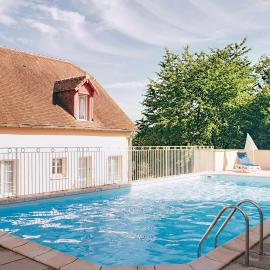 Terres de France - Appart'Hôtel La Roche-Posay، فندق في لاروش بوزيه