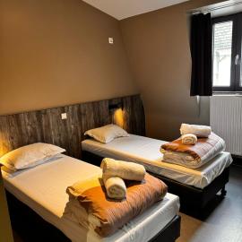Brxxl 5 City Centre Hostel, hotel in Brussels