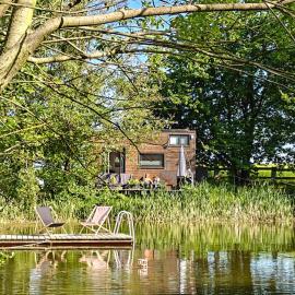Tiny House am Naturteich mit Grill & Kamin - bis 5 Personen, hotel a Großharthau