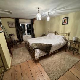 Cosy One Bedroom Cottage, full kitchen and living, Hotel in Yelling