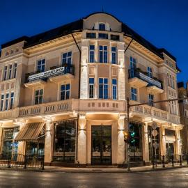 Corner House, hotel u gradu Loveč