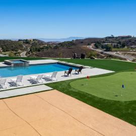 Murrieta Manor - Private 6-Acre Estate, 50ft Pool, Spa, Theater & Mini Golf, hotel v destinácii Murrieta