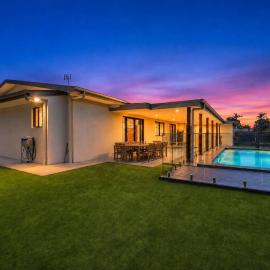 Townsville 4BR Home with Huge Pool & Double Garage, מלון בRosslea