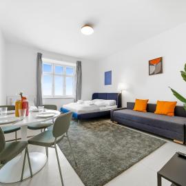 2 Bedroom Apartments, free Parking, Kitchen, Smart TV