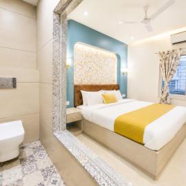 Premium Family Stay Hotel U-K - Comfortable Rooms, Near Golden Beach Wi-Fi, Restaurant, Parking, with Lift Facility & Prime Location in Puri: Puri şehrinde bir otel