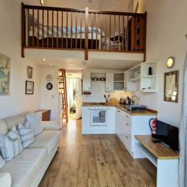 Steepfield Studio, bijou apartment Bantham SDevon