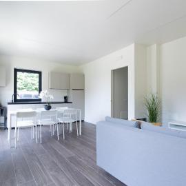 GuestHost - Bright Apartment with Parking