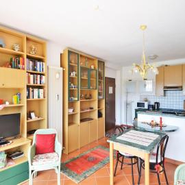 Spacious Apartment in Luino for 5