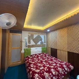 Young Lake Palace Group Of Houseboats, hotel in Srinagar