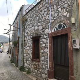 Entire Medieval Village Home with Modern Conveniences, hotel em Ágios Geórgios Sykoúsis