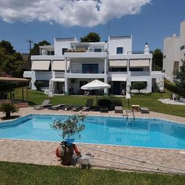 Kinetious Nisous Stylish Apt, Pool, near the Beach, hotel sa Kineta