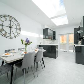 Spacious 6BR Home Sleeps 12 Free Parking - Garden