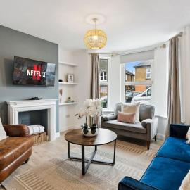 The Guildford Manor - Free Parking - 6 Beds, hotel a Stoughton