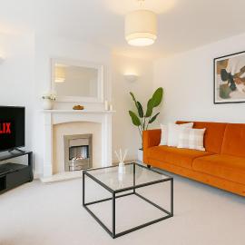 Kempston Home Sleeps 7-9 Long Stays Parking