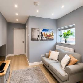 Bedford Station Retreat - Sleeps 3 - Free Parking