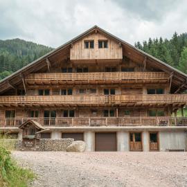 CHALET LES CERFS, hotel en Châtel