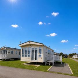 Private 2-bedroom Caravan near Camber Sands beach, 1 sofa bed, Private Parking, free Wi-Fi, NO SMOKING, NO PETS
