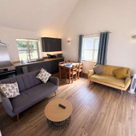 Maple Lodge Cottage, hotel in Blagdon