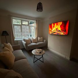 luxury 3BR Free parking WiFi minutes to town, hotel Sandsben