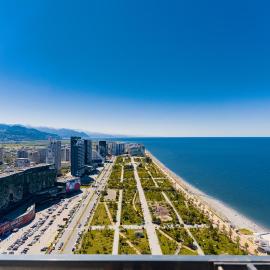 Beach Tower Batumi - Steps from the Beach, hotel di Batumi