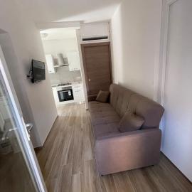 Case Roose Anzio Two-room apartment PT 97 with private courtyard, hôtel à Anzio