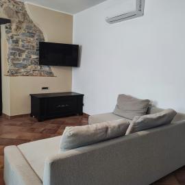 Grande appartamento in pietra vicino al mare