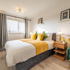 3 Bedroom Home - Free Parking - Sleeps 5 - Castle