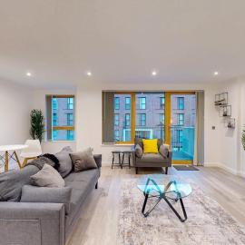 Stunning 2 bed London apartment secure parking, hotel in Thamesmead