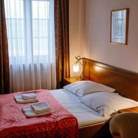 Noclegi z Śniadaniem w Pałacu, hotel u gradu Wodzisław