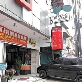RedDoorz Plus Simpang USU Medan, hotel di Polonia Airport