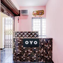 Hotel O KSR GRAND, готель у місті Maula Ali