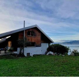 D&S Coté Lac – hotel w mieście Saint-Gingolph