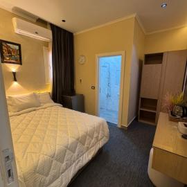 غرف فندقية مكيفة كاملة الخدمات بروف جاردن, hotel in Shibīn al Kawm