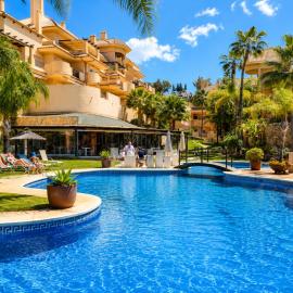 Aloha Hill Club Premium Apartment in Marbella - Pools, Restaurant, Gym, Wlan, Garage