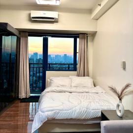 City View Staycation with Balcony & Netflix