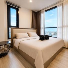 1 minute to the subway entrance Mrt Huai Khwang Most cozy room in this city central The condo has an infinity swimming pool and gym on the top floor