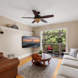 Historic Salem Getaway, Coastal Charm, 2 Bed 1 Bath, hotel a Salem