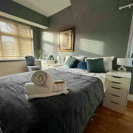 The Pearl Manor, hotel in Watford
