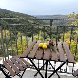 Stellaria casa vacanze in montagna panorama stupendo Sardegna, hotel en Seùlo