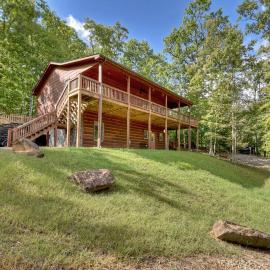Hawks Hideaway Mtn View Fire Pit Ping Pong Table, hotel v destinácii Morganton