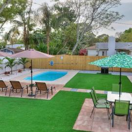 Palm Oasis-Serene Backyard Private Poolside